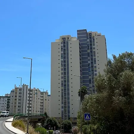 Sunstudio Tarik Al Портиман